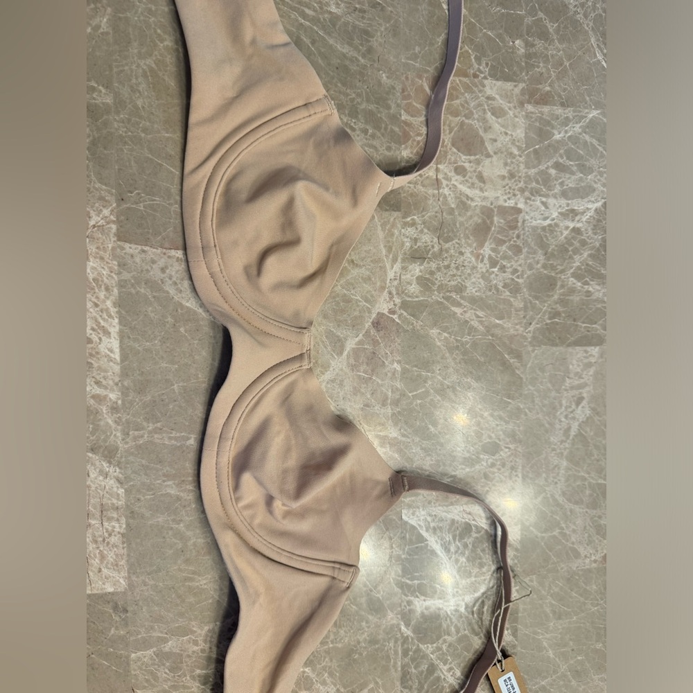 SKIMS FITS EVERYBODY
UNLINED DEMI BRA - Picture 10 of 10